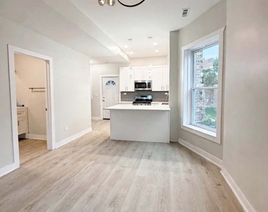 6039 S Eberhart Avenue - Photo Thumbnail 9