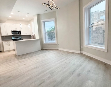 6039 S Eberhart Avenue - Photo Thumbnail 8