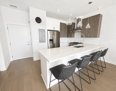 2217 W Madison Street - Photo Thumbnail 1