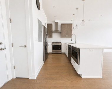 2217 W Madison Street - Photo Thumbnail 2