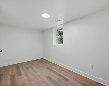 1242 Centra Villa Drive Sw - Photo Thumbnail 7