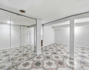 5455 N Lieb Avenue - Photo Thumbnail 20