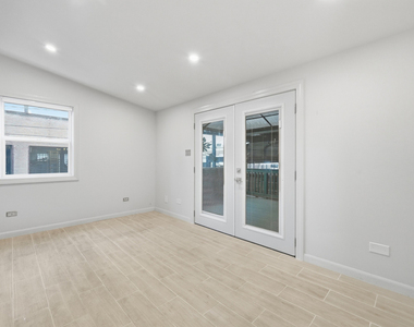 5455 N Lieb Avenue - Photo Thumbnail 9