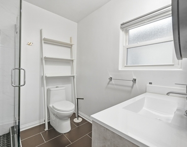 5455 N Lieb Avenue - Photo Thumbnail 14