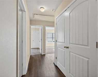 1027 Grenier Terrace - Photo Thumbnail 29