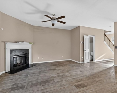 1027 Grenier Terrace - Photo Thumbnail 7