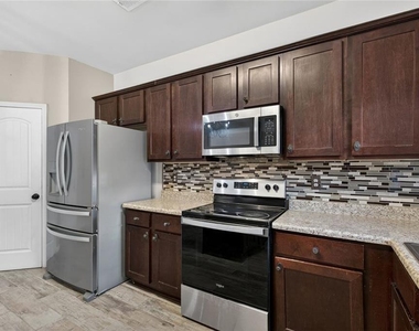 1027 Grenier Terrace - Photo Thumbnail 9