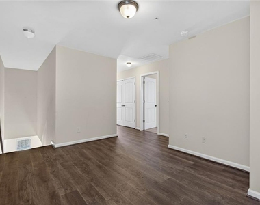 1027 Grenier Terrace - Photo Thumbnail 17