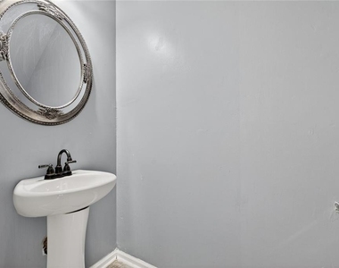 1027 Grenier Terrace - Photo Thumbnail 13