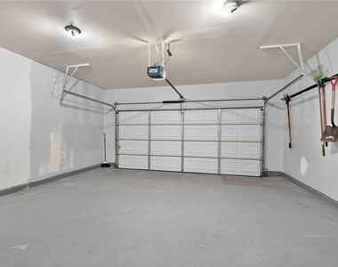 1027 Grenier Terrace - Photo Thumbnail 28
