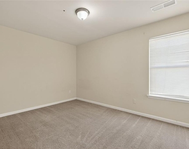1027 Grenier Terrace - Photo Thumbnail 27