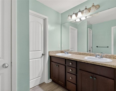 1027 Grenier Terrace - Photo Thumbnail 16