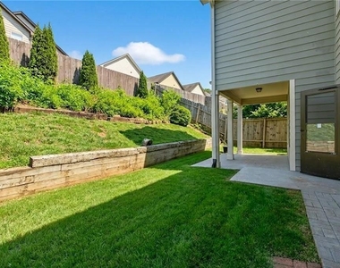 1027 Grenier Terrace - Photo Thumbnail 3