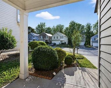 1027 Grenier Terrace - Photo Thumbnail 15
