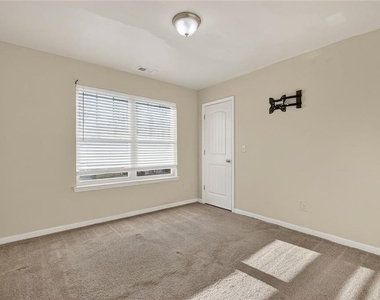 1027 Grenier Terrace - Photo Thumbnail 10
