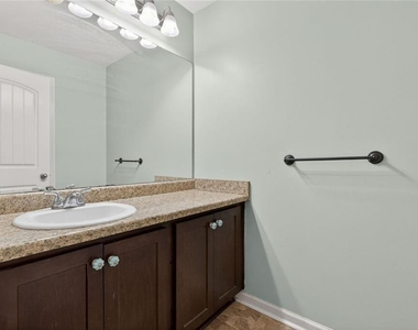 1027 Grenier Terrace - Photo Thumbnail 25