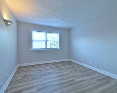 600 S York Street - Photo Thumbnail 12