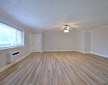 600 S York Street - Photo Thumbnail 2