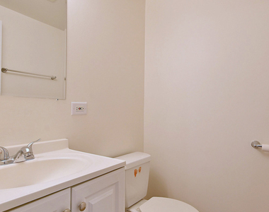 600 S York Street - Photo Thumbnail 16