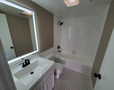 1 Renaissance Place - Photo Thumbnail 9