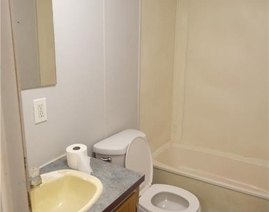 6175 Leigh Lane - Photo Thumbnail 3