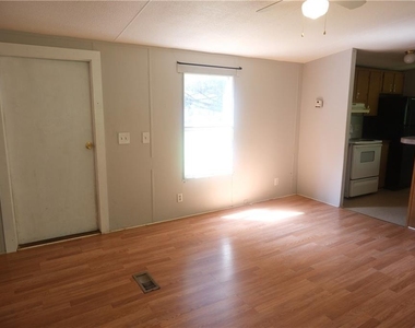 6175 Leigh Lane - Photo Thumbnail 5