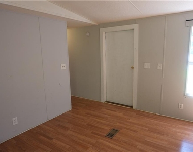 6175 Leigh Lane - Photo Thumbnail 7