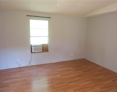 6175 Leigh Lane - Photo Thumbnail 6