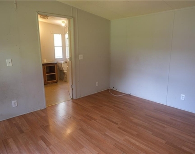 6175 Leigh Lane - Photo Thumbnail 16