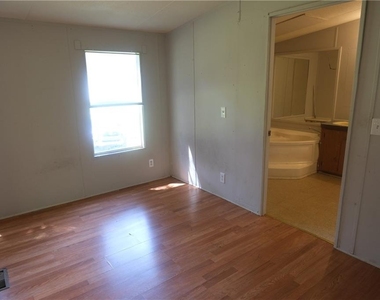 6175 Leigh Lane - Photo Thumbnail 17