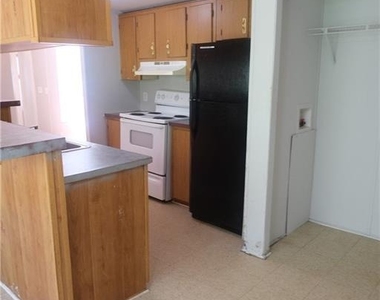 6175 Leigh Lane - Photo Thumbnail 11