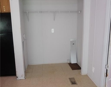 6175 Leigh Lane - Photo Thumbnail 10