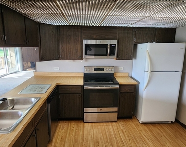 15804 86th Avenue - Photo Thumbnail 5