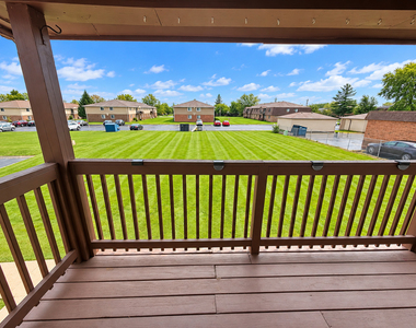 1023 Shagbark Court - Photo Thumbnail 6