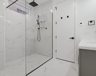 5824 N Lincoln Avenue - Photo Thumbnail 9