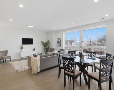 5824 N Lincoln Avenue - Photo Thumbnail 3