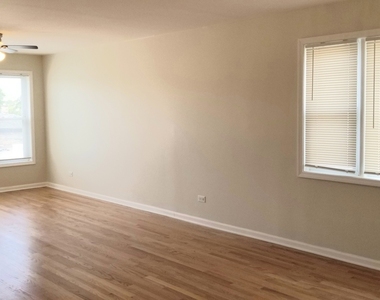 8407 W Brodman Avenue - Photo Thumbnail 2