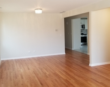 8407 W Brodman Avenue - Photo Thumbnail 9