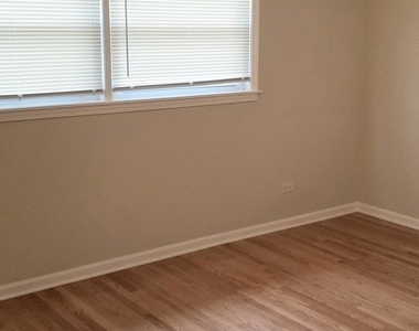 8407 W Brodman Avenue - Photo Thumbnail 12