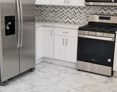 8407 W Brodman Avenue - Photo Thumbnail 6