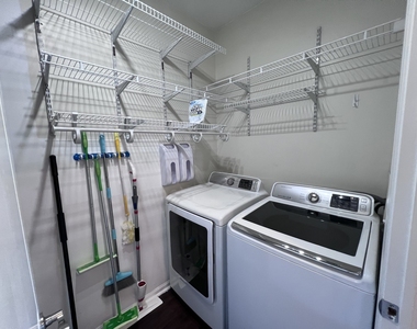 2106 W Concord Lane - Photo Thumbnail 6