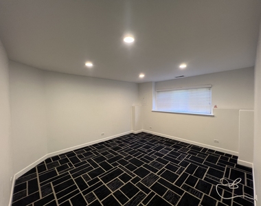2106 W Concord Lane - Photo Thumbnail 15