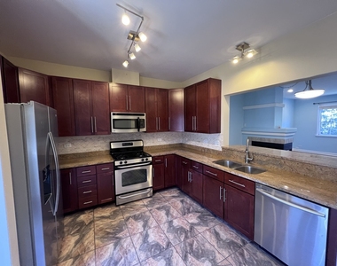 2106 W Concord Lane - Photo Thumbnail 3