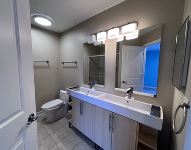 2106 W Concord Lane - Photo Thumbnail 10