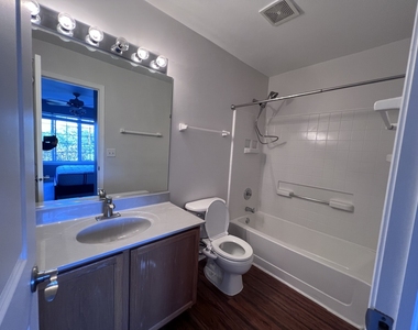 2106 W Concord Lane - Photo Thumbnail 13