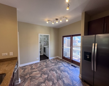2106 W Concord Lane - Photo Thumbnail 4