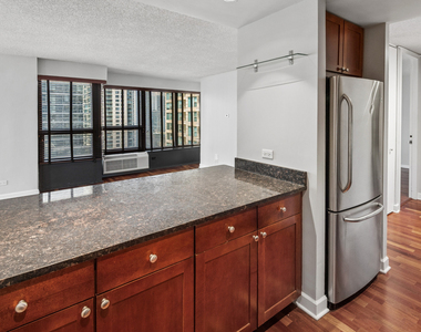 30 E Huron Street - Photo Thumbnail 6