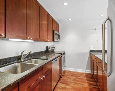 30 E Huron Street - Photo Thumbnail 5