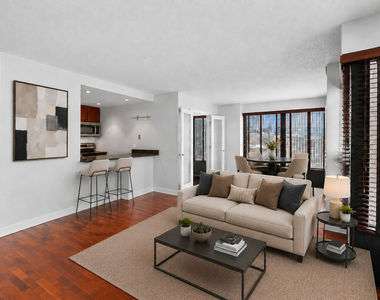 30 E Huron Street - Photo Thumbnail 3