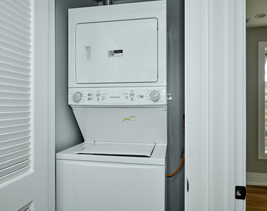 5800 N Maplewood Avenue - Photo Thumbnail 16